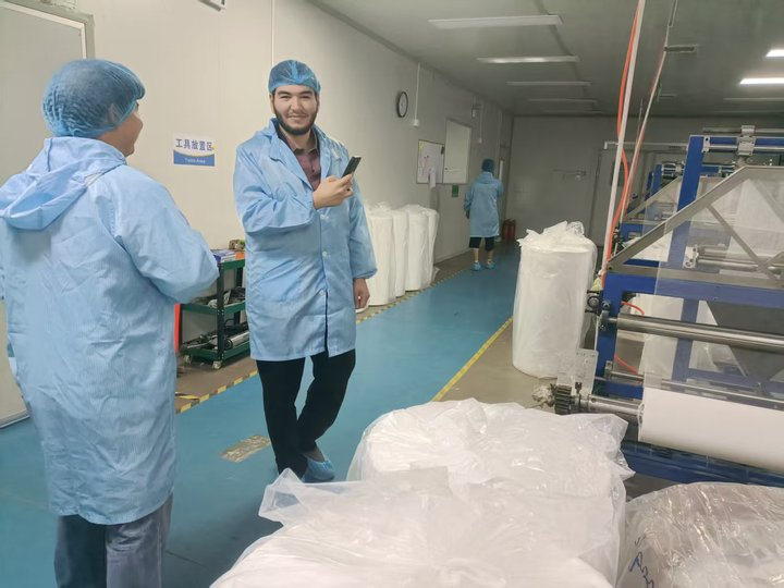 Επαγγελματική επιθεώρηση ειδήσεων για το εξωτερικό εμπόριο από πελάτες της Μέσης Ανατολής